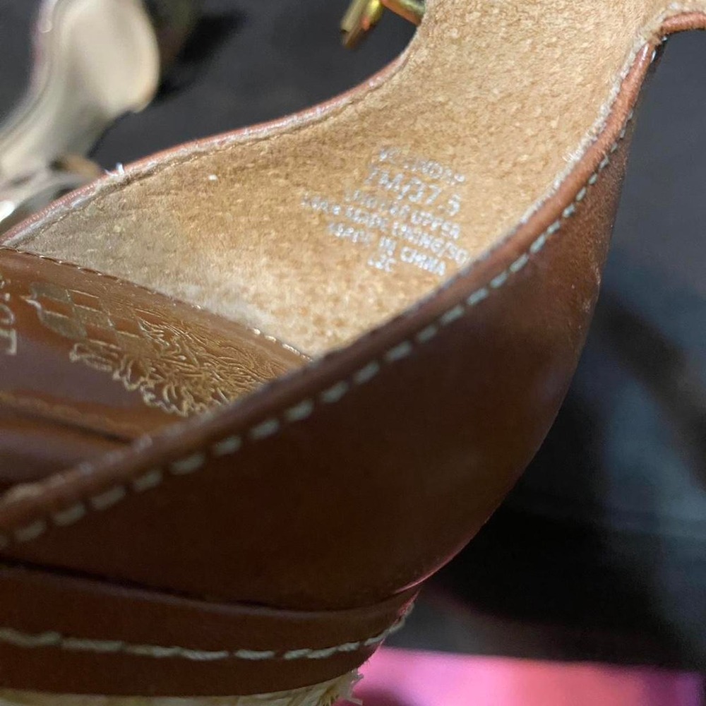 Sandals - Picture 7 of 7